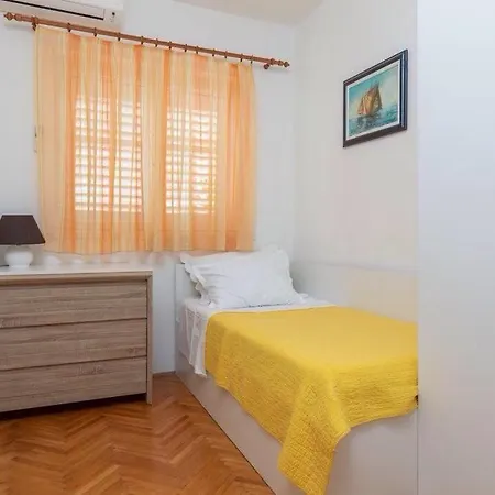 Apartment 5